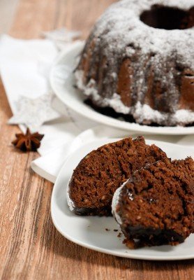 Gewürzkuchen mit Äpfeln, Dinkel-Vollkornmehl und Haselnüssen