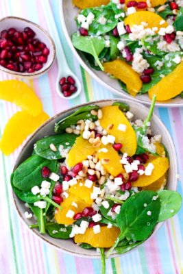 Fruchtiger Salat mit Orangen, Quinoa, Granatapfel und Babyspinat