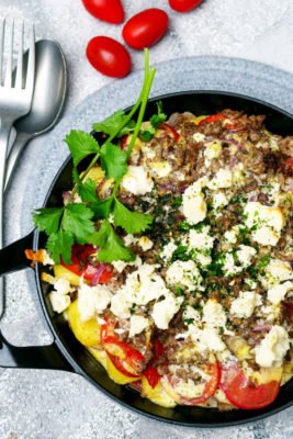 Kartoffel-Hackfleisch-Auflauf mit Tomaten und Feta