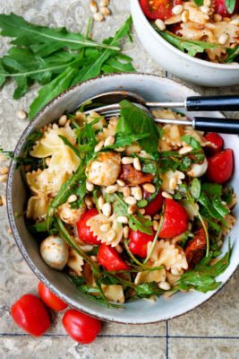 Italienischer Nudelsalat mit Rucola