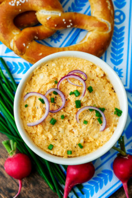 Obazda Rezept mit Camembert zu Brezeln