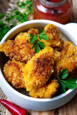 Selbstgemachte Chicken Nuggets mit knuspriger Panade