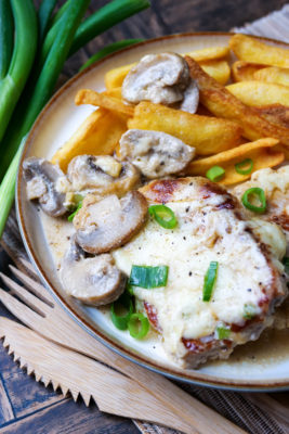 Champignon-Rahmschnitzel mit Pommes