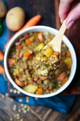 Linsensuppe mit Würstchen