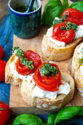 Burrata-Bruschetta mit Tomaten