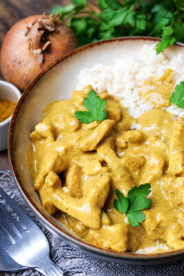 Curry-Geschnetzeltes mit Reis